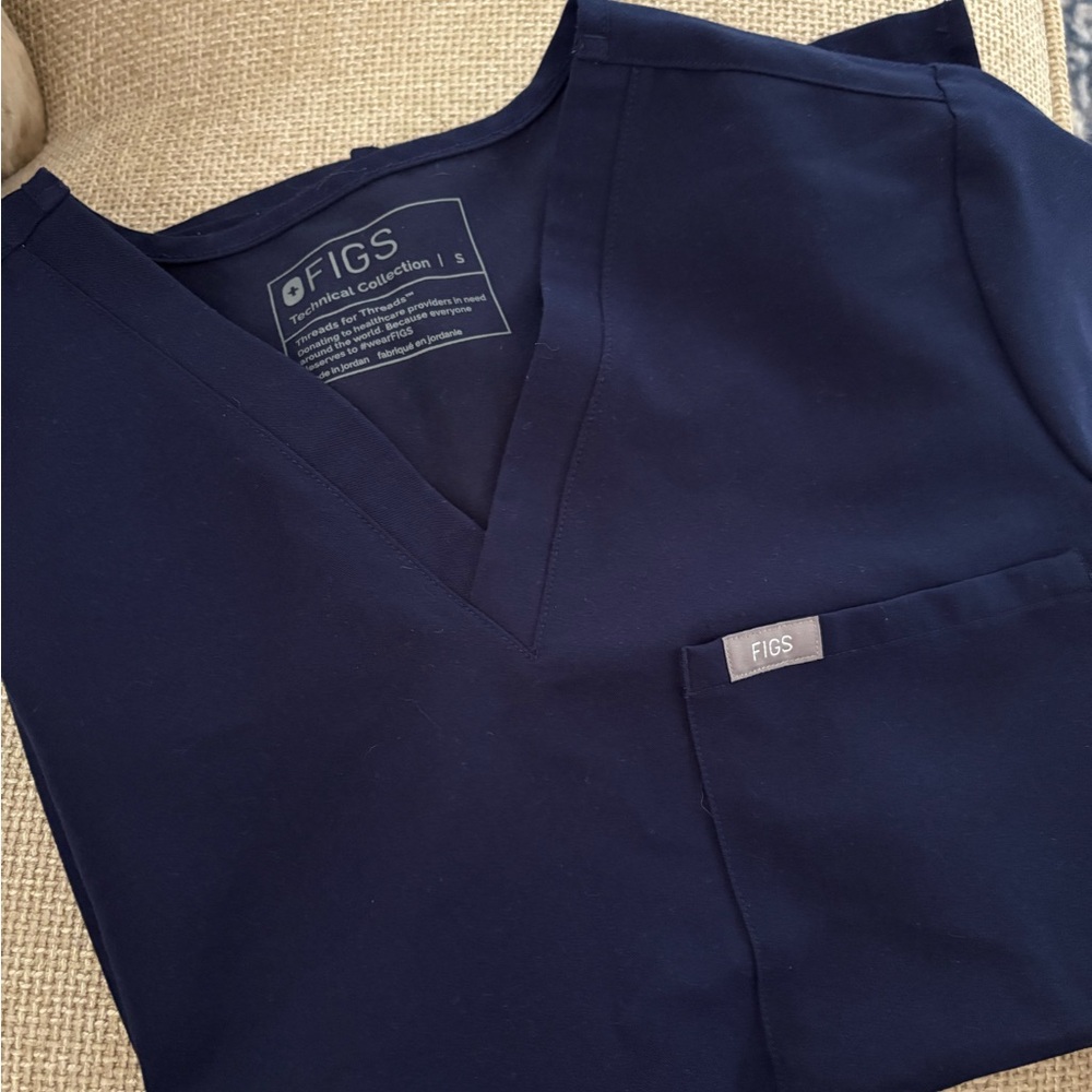 Figs Technical Collection Dark Blue Scrub Top - Picture 3 of 3